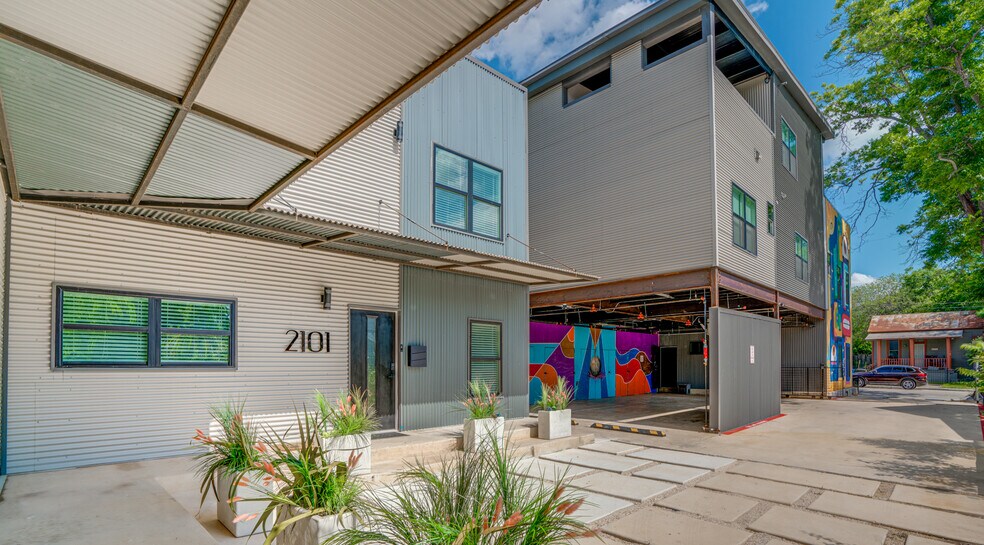 More Photos Of 811 Montana St, San Antonio Apartments For Sale