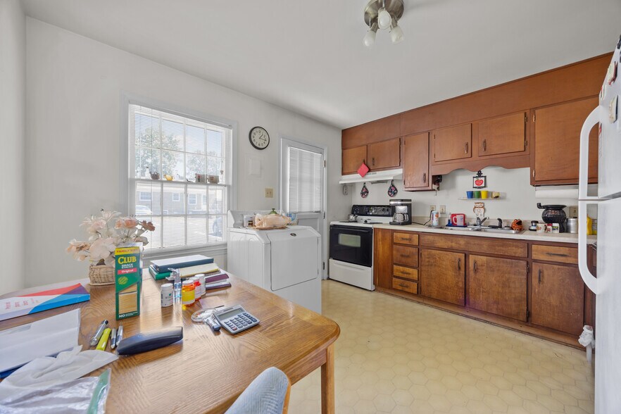 More Photos Of 2501 Vanstory St, Greensboro Apartments For Sale