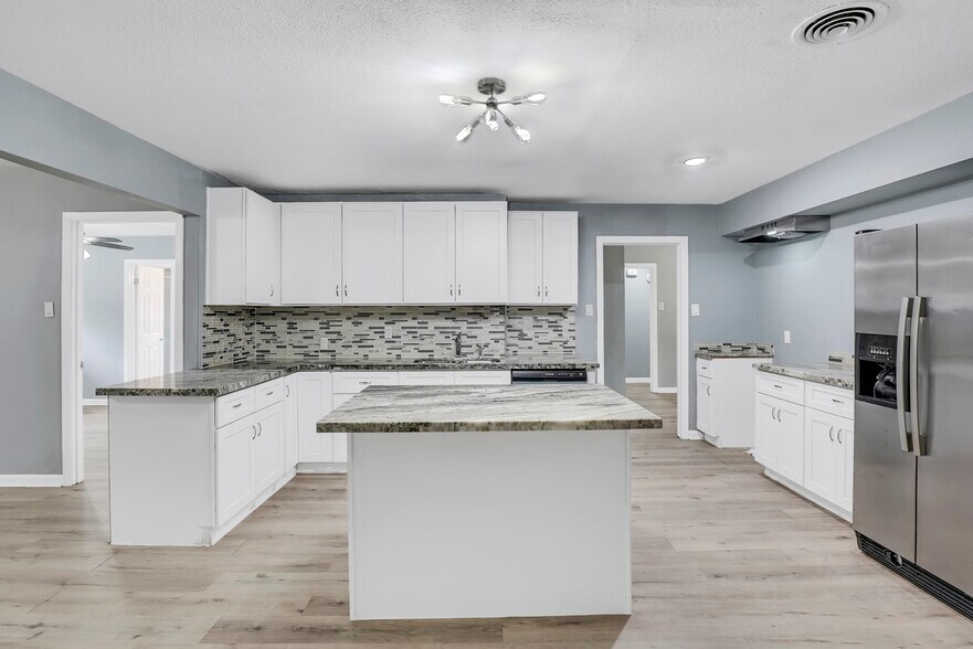 More Photos Of 5722 W 43rd St, Houston Specialty For Sale