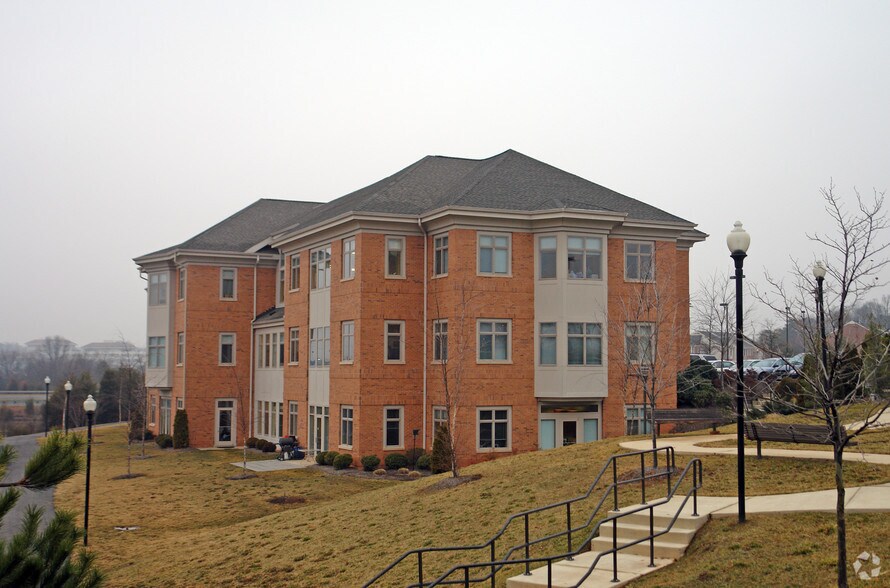 More Photos Of 46165 Westlake Dr, Sterling Medical For Sale