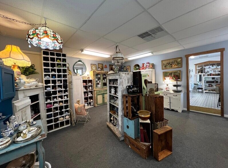 More Photos Of 4034-4036 Grand Blanc Rd, Swartz Creek Freestanding For Sale