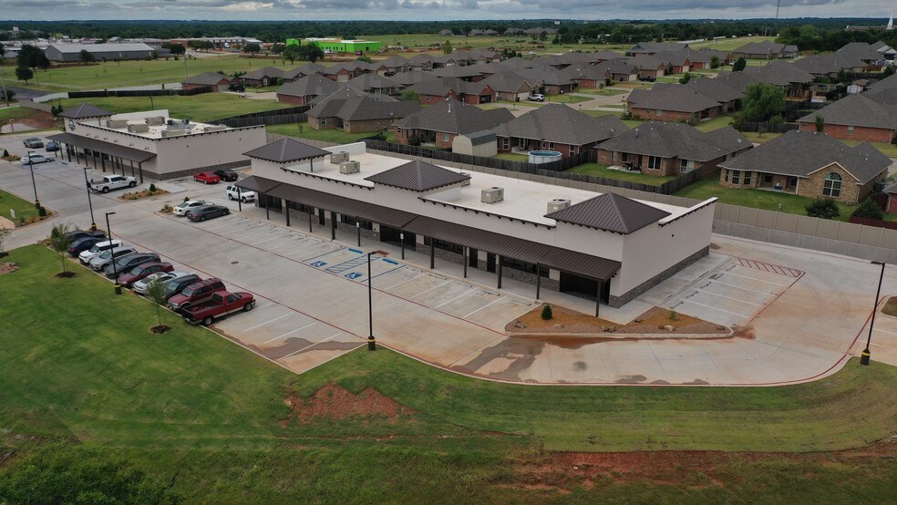 More Photos Of 1049 Vision Blvd, Shawnee General Retail For Lease