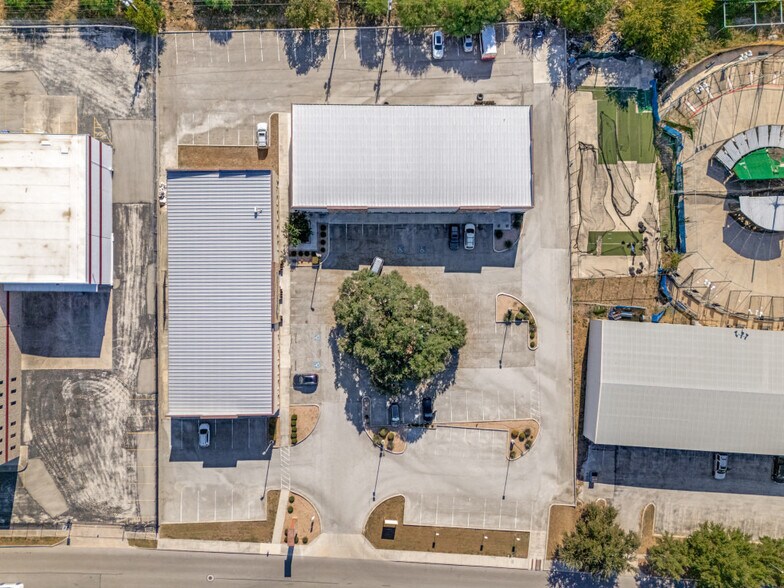 More Photos Of 4926 Golden Quail, San Antonio Storefront For Sale