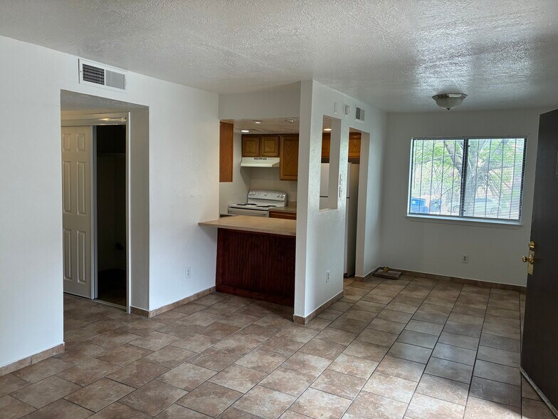 More Photos Of 2810 Vail Ave SE, Albuquerque Apartments For Sale