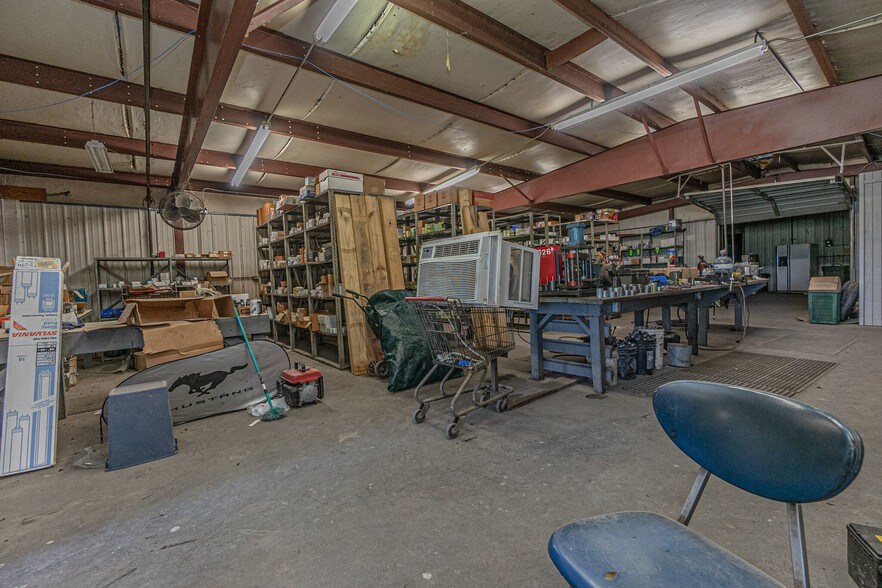 More Photos Of 700 N Main St, Lexington Warehouse For Lease