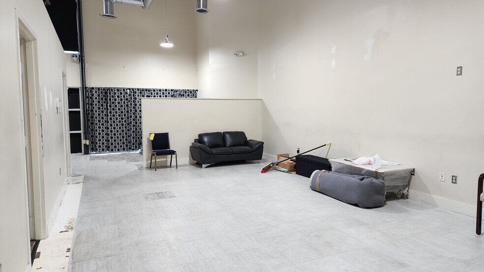 More Photos Of 1425 Ellsworth Industrial Dr, Atlanta General Retail For Lease