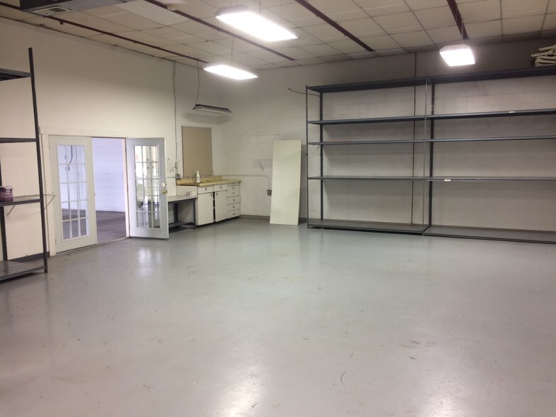 More Photos Of 2419 E High St, Springfield Storefront For Sale