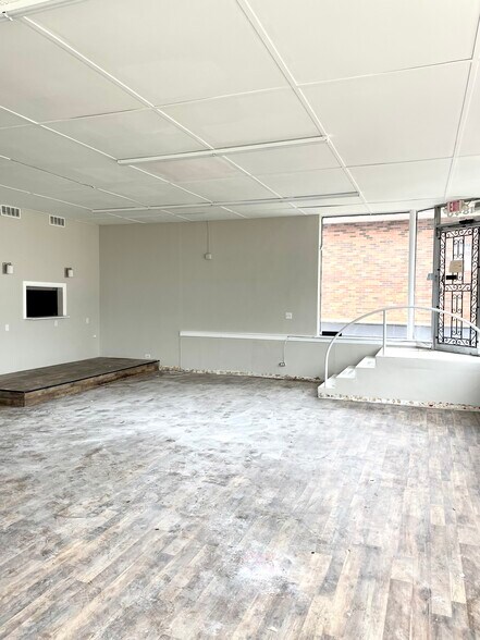 More Photos Of 1840 Hampton St, Columbia Storefront Retail Residential For Lease