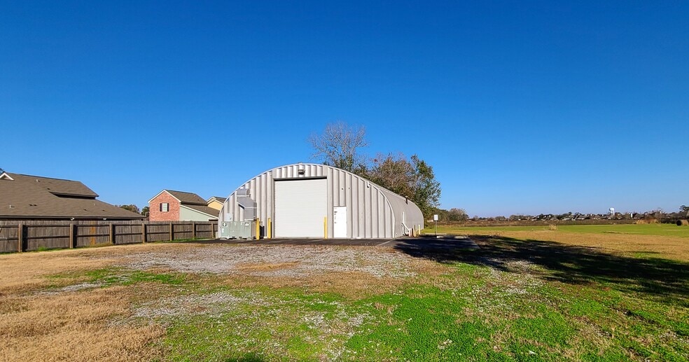 More Photos Of 282 Rees St, Breaux Bridge Light Distribution For Sale