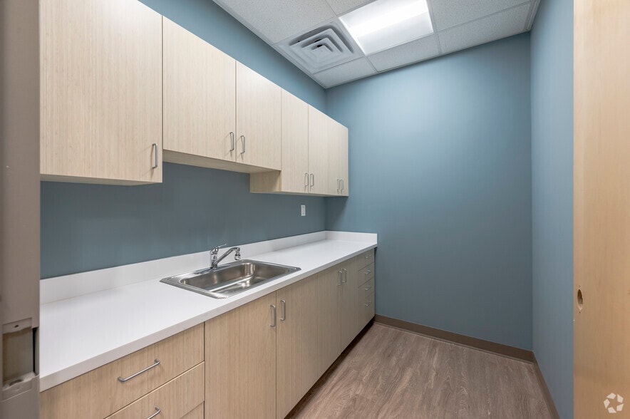 More Photos Of 28 Branford Rd, North Branford Medical For Lease