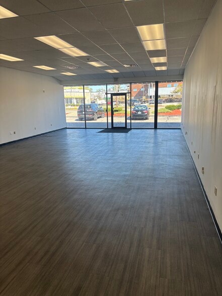 More Photos Of 223 S Willow St, Manchester Storefront Retail Office For Lease