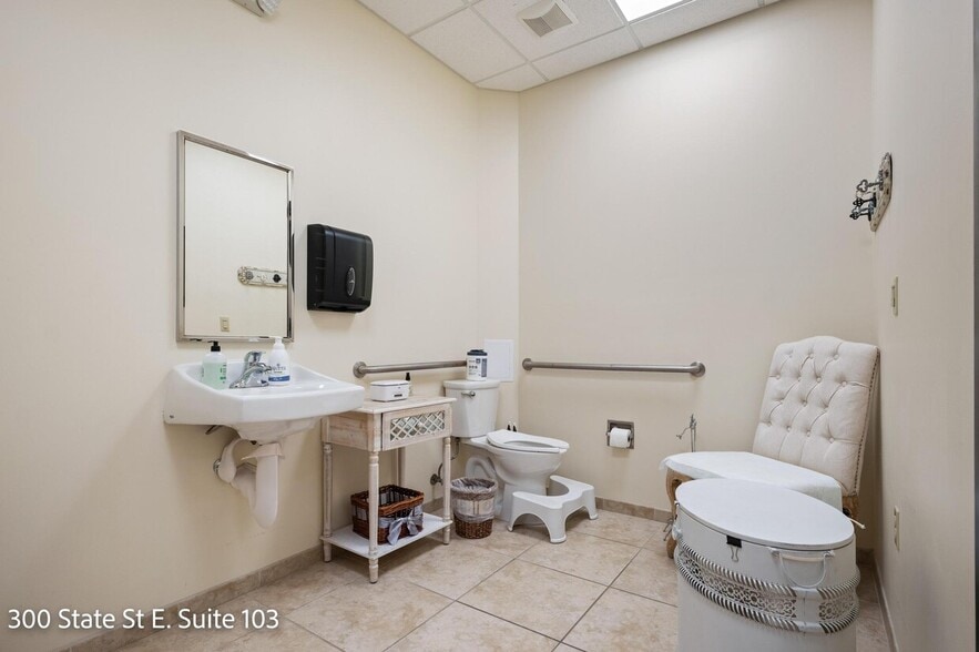 More Photos Of 300 State St E, Oldsmar Office For Lease