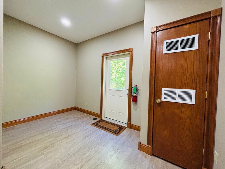 More Photos Of 1629 Harding Blvd, Cotter Medical For Sale