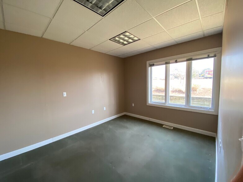 More Photos Of 131-137 Keveling Dr, Saline Medical For Sale