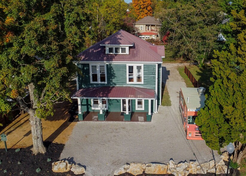 More Photos Of 205 Broadway St, Cave City Office Residential For Sale