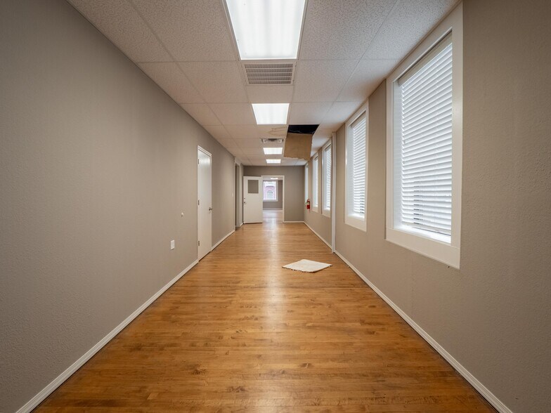 More Photos Of 122 E Carl Albert Pky, Mcalester Office For Sale