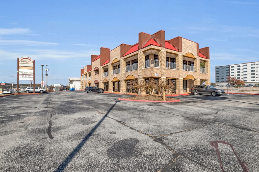 More Photos Of 7011 Shallowford Rd, Chattanooga Medical For Sale