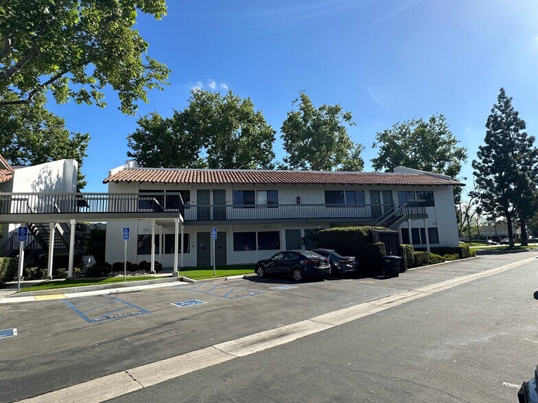 More Photos Of 1820 W Orangewood Ave, Orange Office For Lease