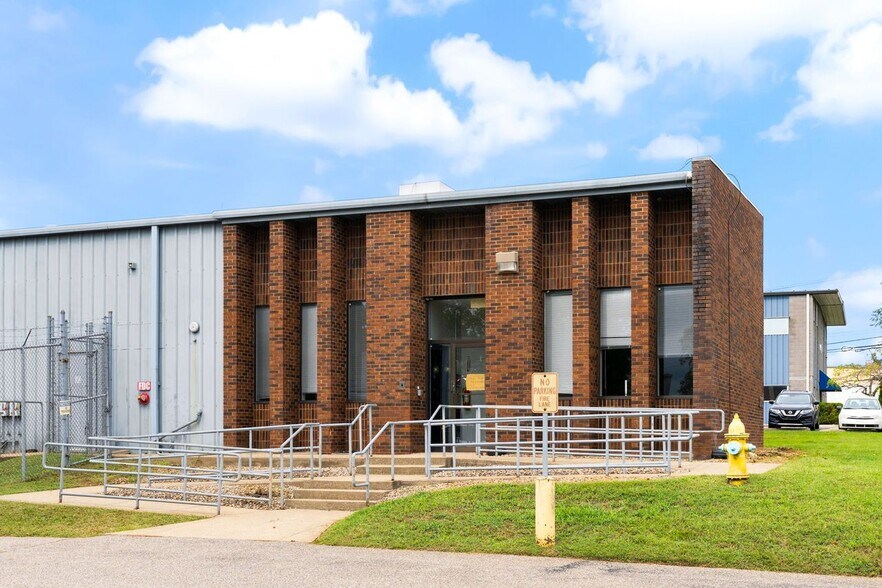 More Photos Of 2800 Diode Ln, Louisville Warehouse For Lease