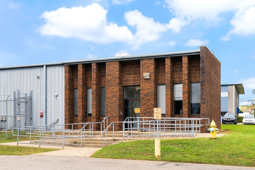 More Photos Of 2800 Diode Ln, Louisville Warehouse For Sale