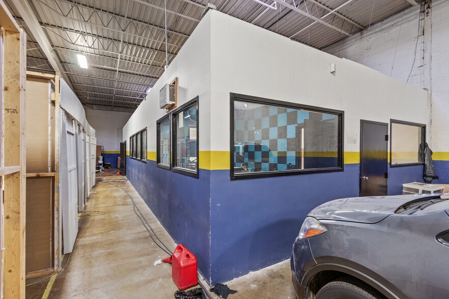 More Photos Of 1862 LATHAM St, Memphis Warehouse For Sale