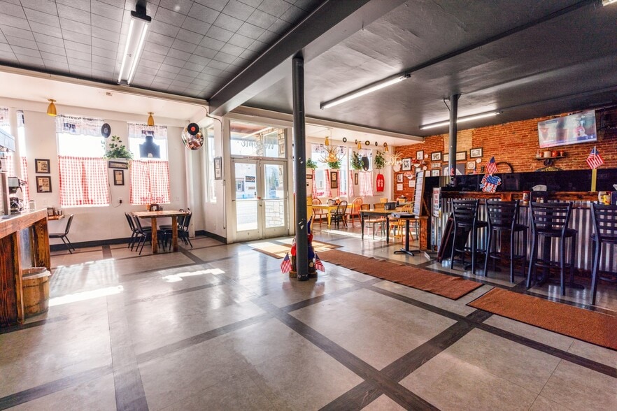 More Photos Of 10 S Main St, Fillmore Restaurant For Sale