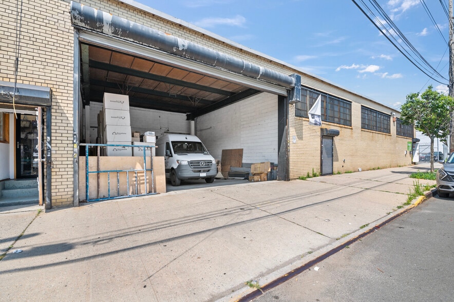 More Photos Of 59-48 55th St, Maspeth Manufacturing For Sale