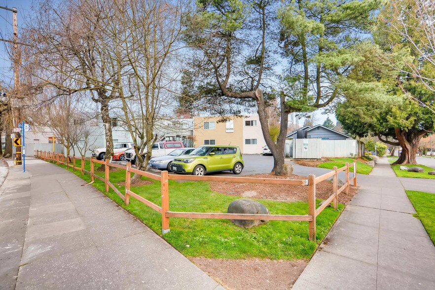 More Photos Of 8415 N Fessenden St, Portland Apartments For Sale