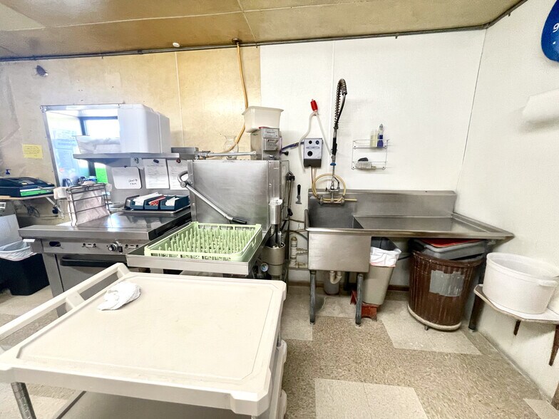 More Photos Of 924 N Main St, Mountain Grove Restaurant For Sale