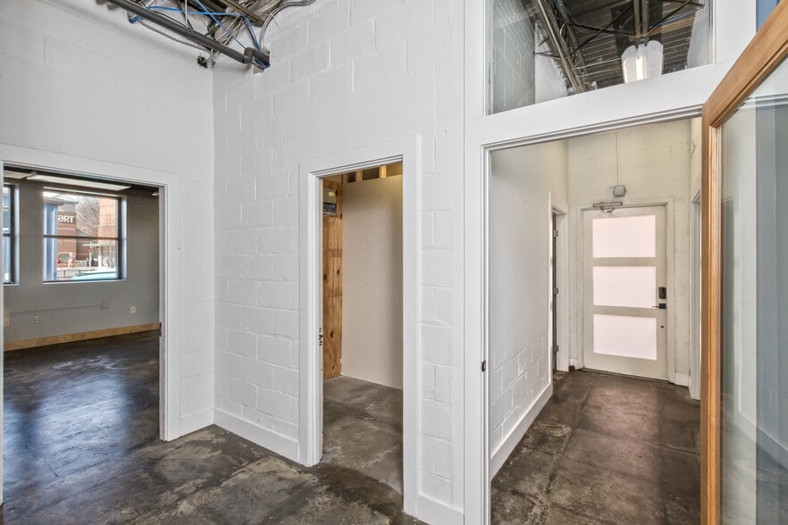 More Photos Of 46 Aston St, Asheville Light Manufacturing For Lease