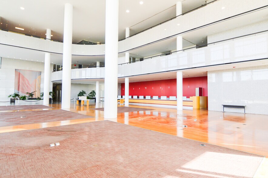 More Photos Of 40 NE Loop 410, San Antonio Office For Sale