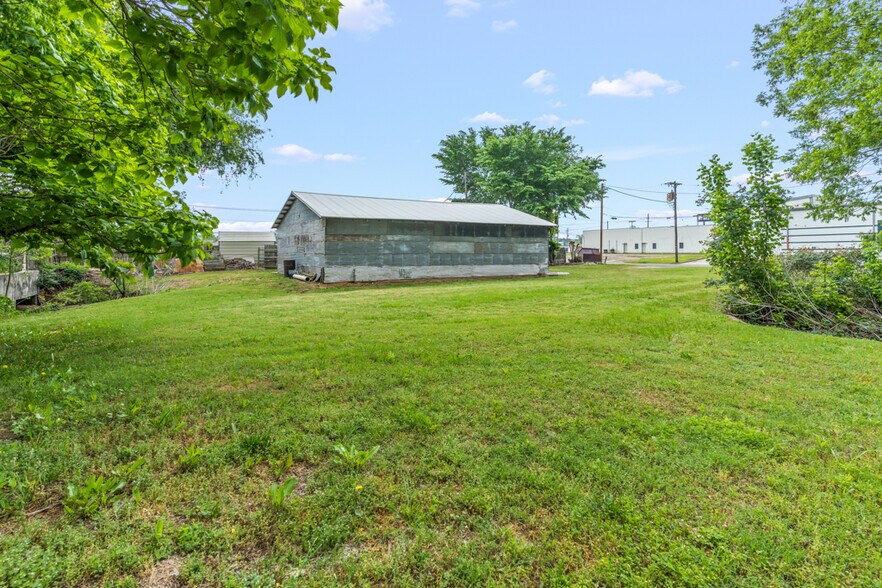 More Photos Of 509 US Highway 271 N, Gilmer Flex For Sale