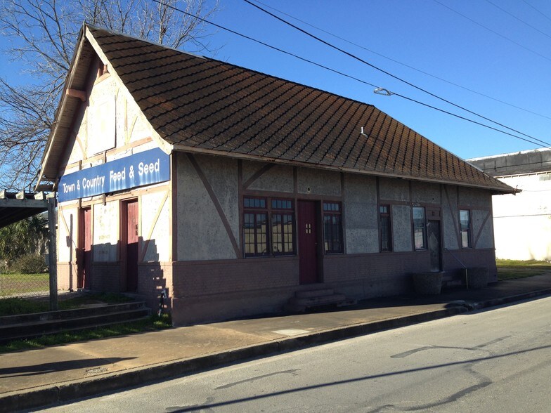 More Photos Of 11 E Texas Ave, Baytown General Retail For Sale