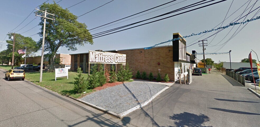 More Photos Of 50 Schmitt Blvd, Farmingdale Warehouse For Lease