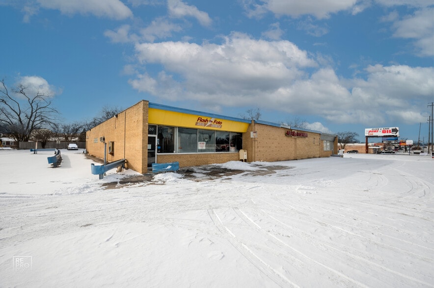 More Photos Of 1720-1724 N Rand Rd, Palatine Freestanding For Sale