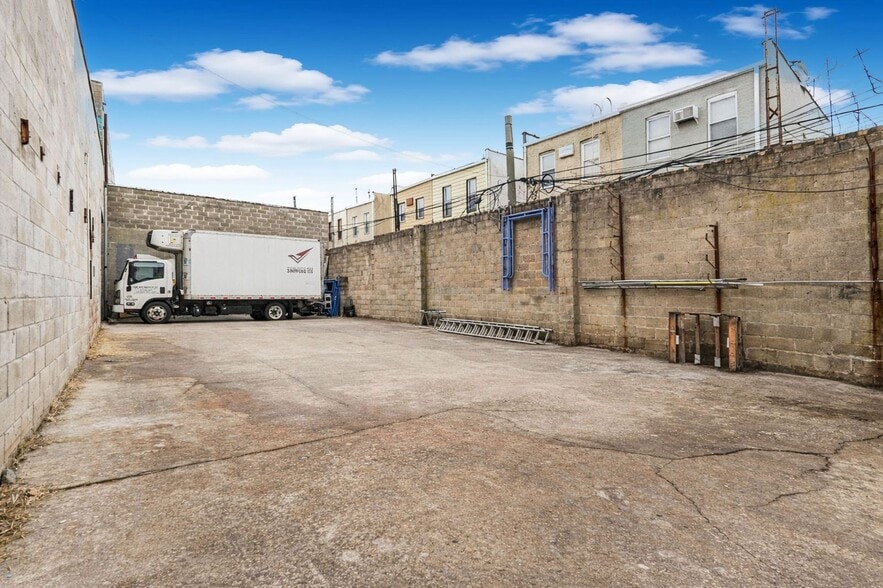More Photos Of 1940 McDonald Ave, Brooklyn Auto Repair For Lease