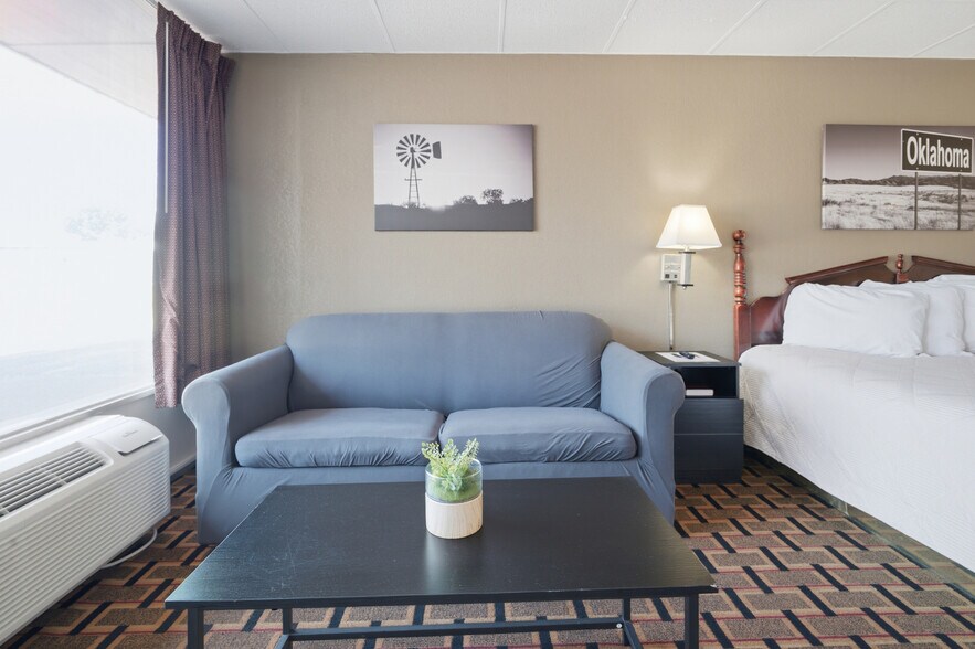 More Photos Of 100 W Wilson St, Valliant Hotel For Sale