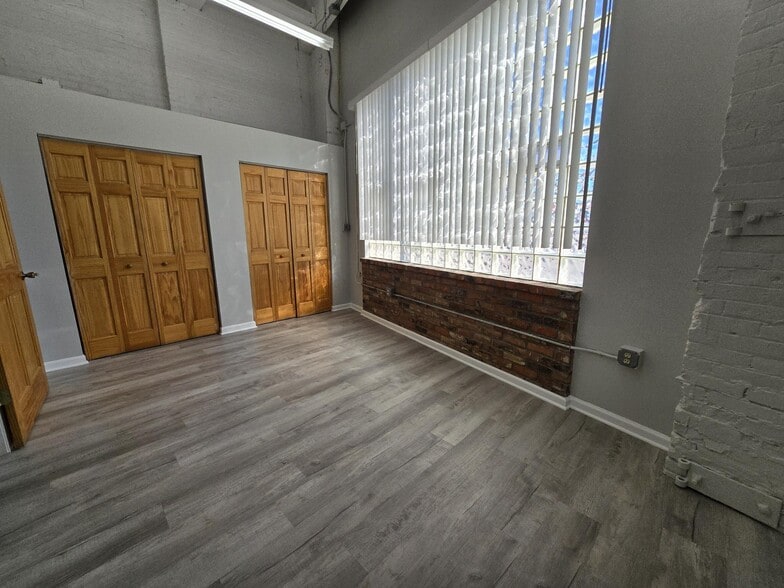 More Photos Of 1667 E 40th St, Cleveland Loft Creative Space For Sale