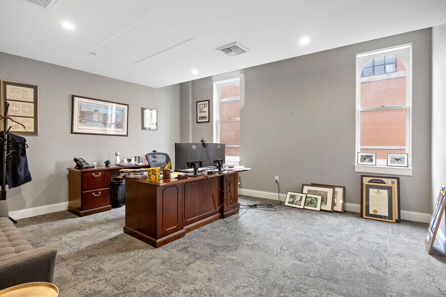 More Photos Of 76 N Pearl St, Albany Apartments For Lease