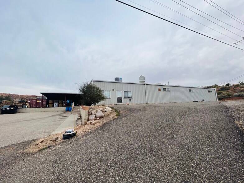 Primary Photo Of 590 N Main St, Leeds Manufacturing For Sale