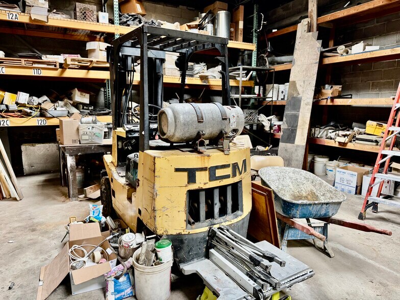 More Photos Of 9115 188th St, Hollis Flex For Sale