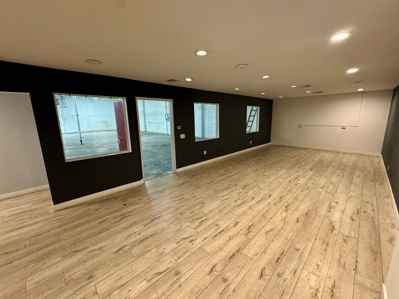 More Photos Of 13300 Ralston Ave, Sylmar Light Manufacturing For Lease