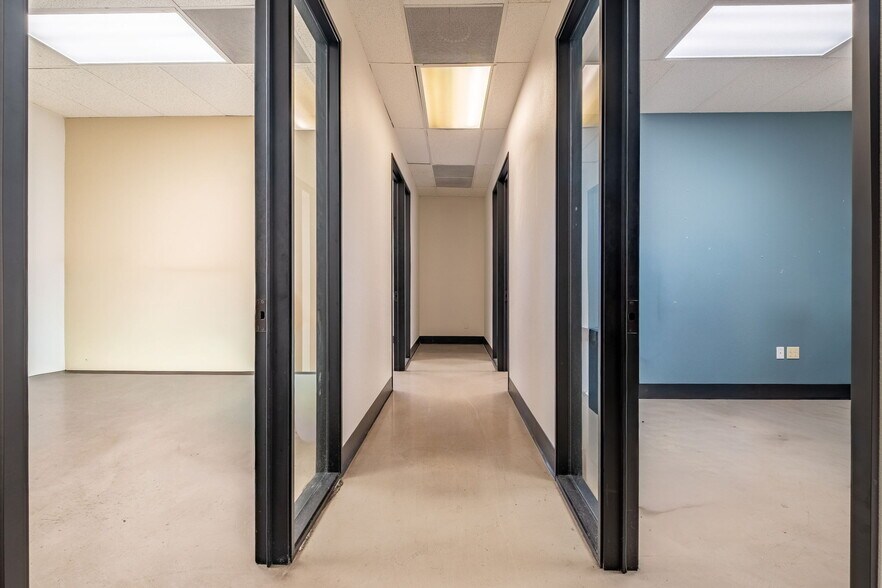 More Photos Of 550 N Golden Circle Dr, Santa Ana Office For Lease