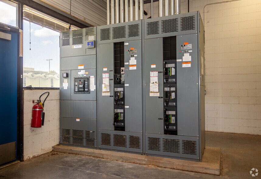 More Photos Of 2121 Heilig Rd, Salisbury Manufacturing For Sale