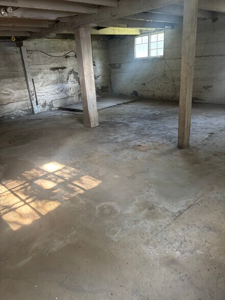 More Photos Of 824 Highland Ave, Lancaster Warehouse For Lease