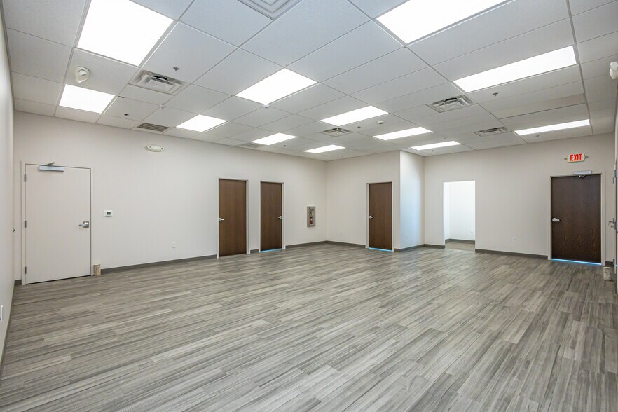 More Photos Of 101 Man United St, Laredo Warehouse For Lease