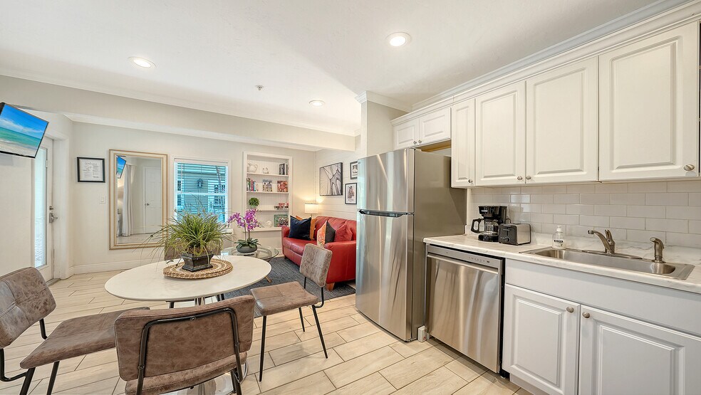 More Photos Of 5610 AVENIDA DEL MARE, Sarasota Specialty For Sale