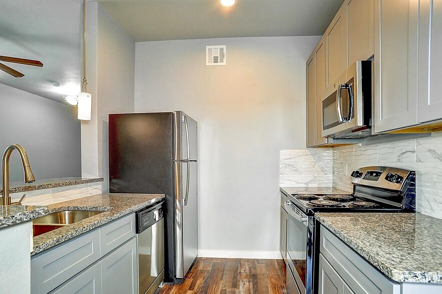 More Photos Of 1420 Park Pl, Sherman Apartments For Sale