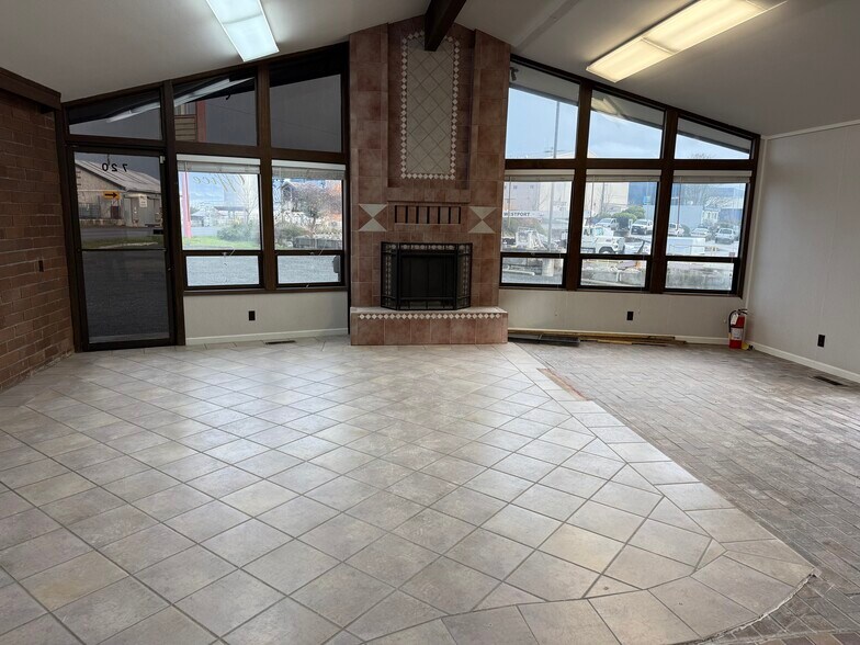 More Photos Of 720 Marine Dr, Port Angeles General Retail For Lease