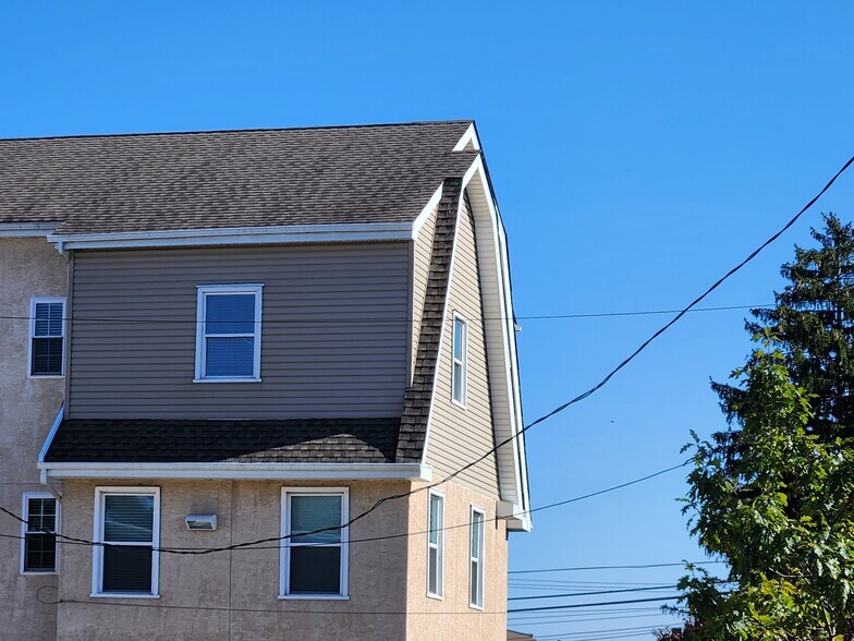 More Photos Of 1901 Pennview Rd, Havertown Flex For Sale